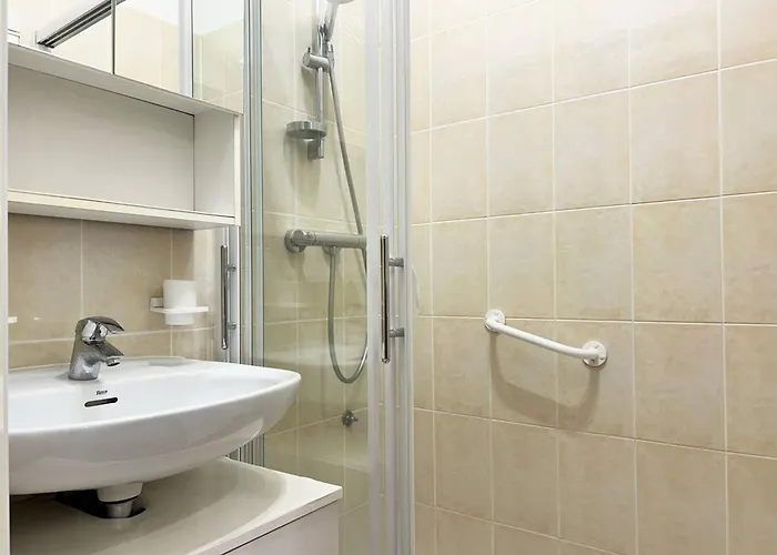 Climatisé, 4 Couchages, Centre-ville Du Lavandou, Proche Plage, Parking Inclus - Fr-1-251-580 * Le Lavandou