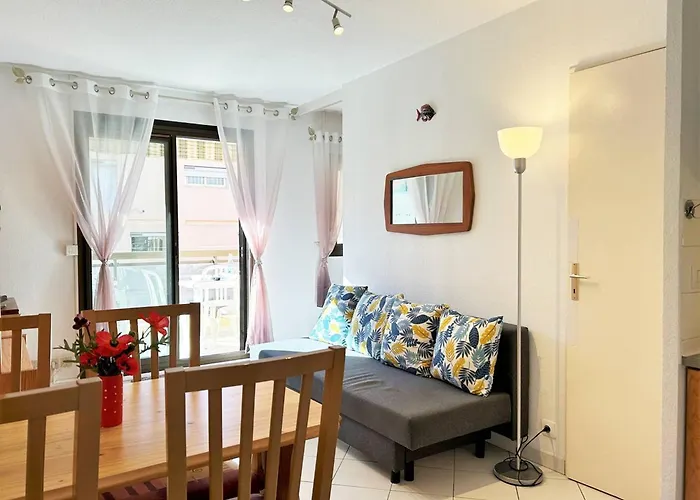 Climatisé, 4 Couchages, Centre-ville Du Lavandou, Proche Plage, Parking Inclus - Fr-1-251-580 Appartement *