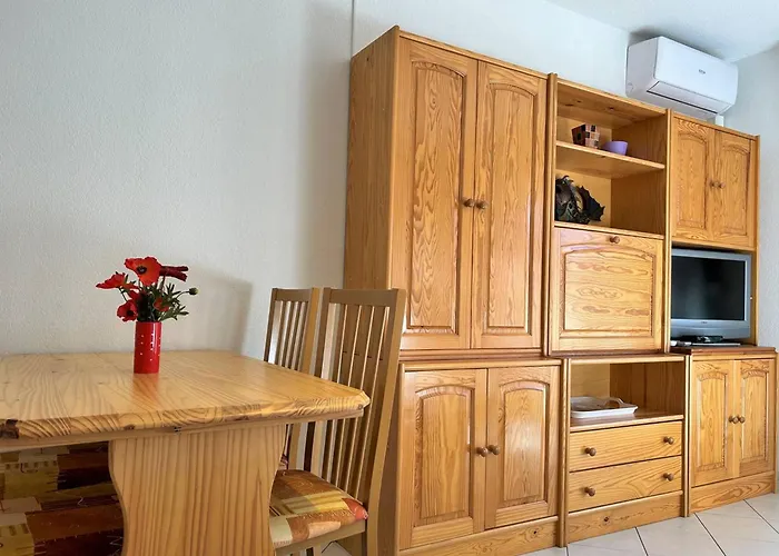 Appartement Climatisé, 4 Couchages, Centre-ville Du Lavandou, Proche Plage, Parking Inclus - Fr-1-251-580